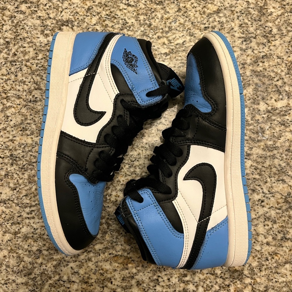 Nike Air Jordan 1 Retro High UNC Toe SIZE 3y